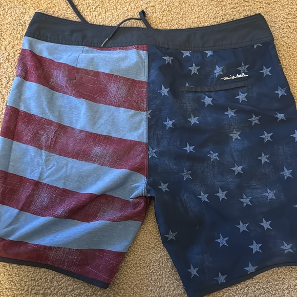 Men’s Travis Matthew, American flag bathing suit/board shorts size 38 - Picture 3 of 3